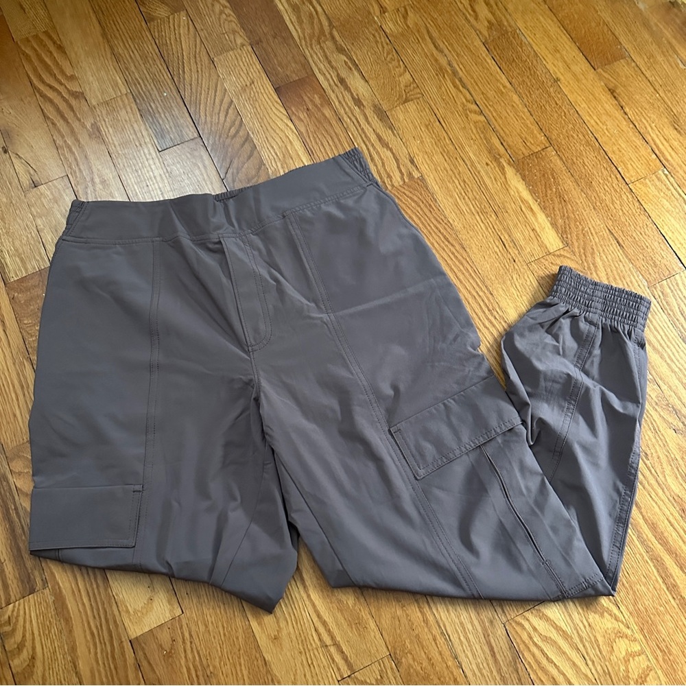 Athleta size 8 Chelsea Utility Jogger Mineral Brown perfect condition cargo pant